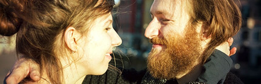 Cómo llevar una relación con una persona introvertida